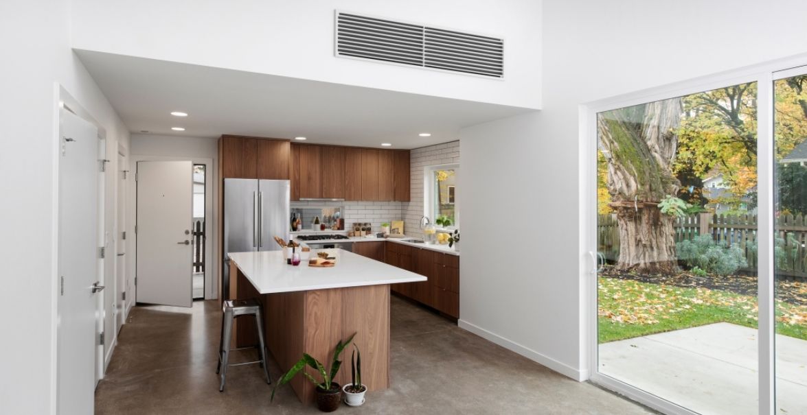 Thiết kế của máy được làm theo lối tối giản, nhỏ gọn, nhẹ nhàng