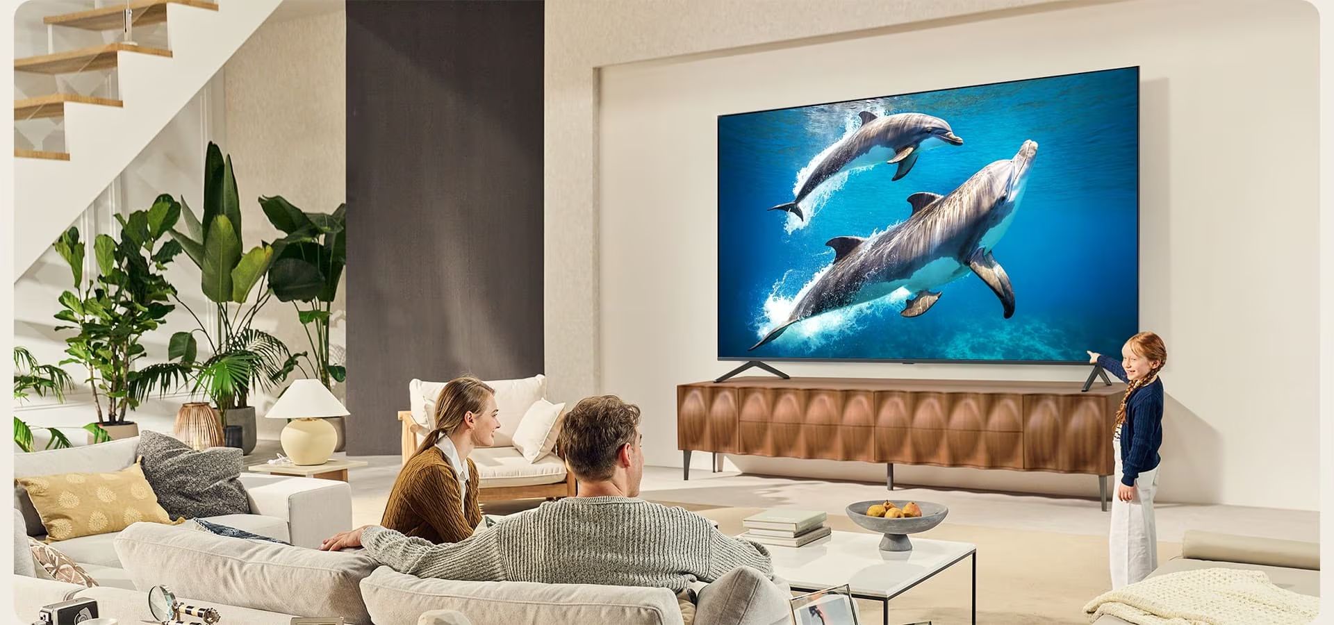 LG 75QNED92ASA sở hữu chiếc màn hình siêu lớn, độ phân giải cao