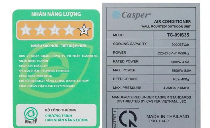 Các thông số rõ ràng trên nhãn dán được dán trên bề mặt của dàn lạnh