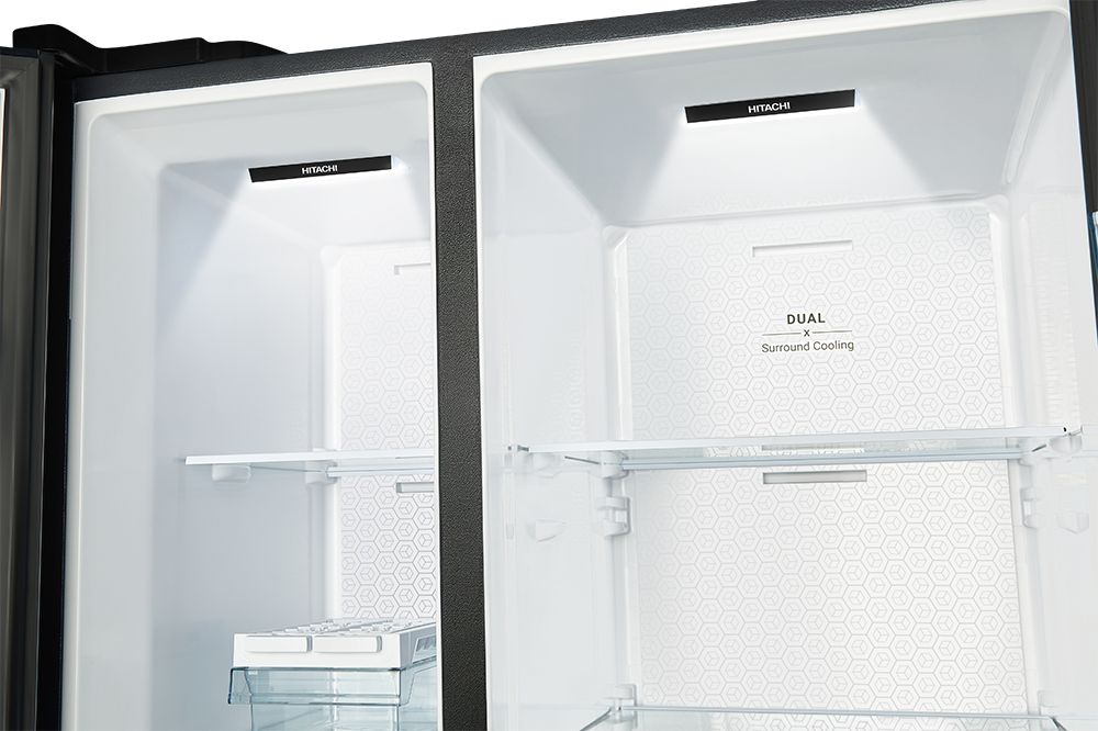 Bên trong tủ được trang bị thêm hệ thống đèn LED